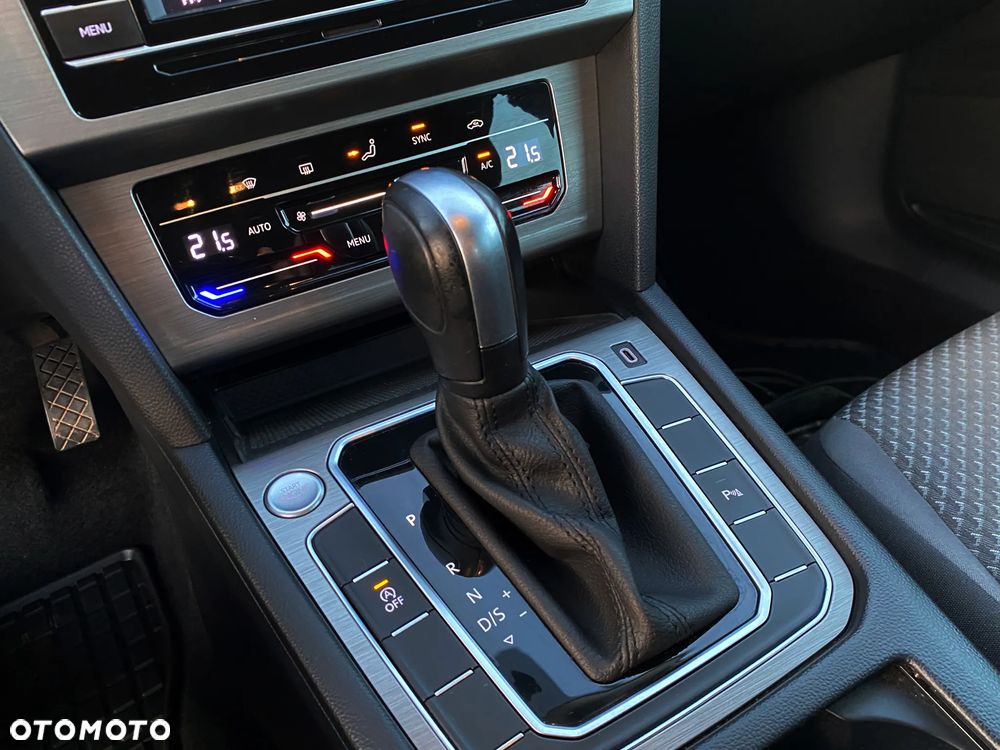 Volkswagen Passat - 24