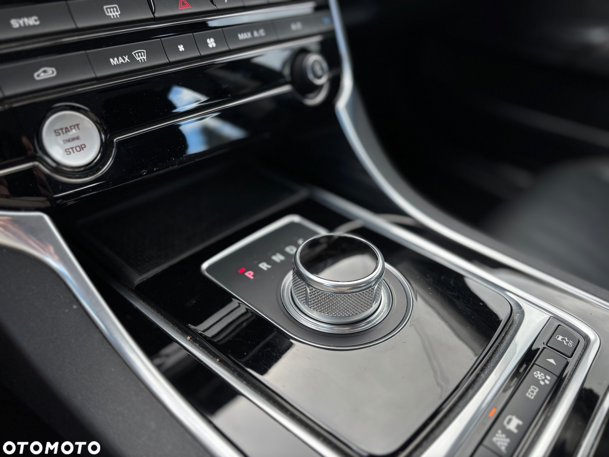 Jaguar XE 2.0 T Pure - 17