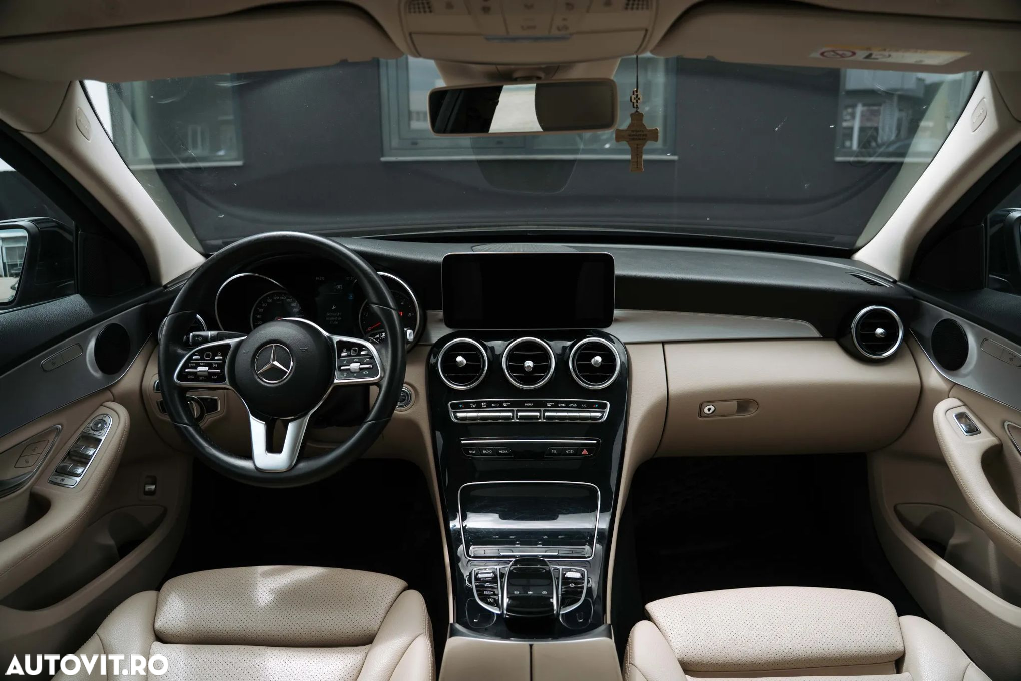 Mercedes-Benz C - 8