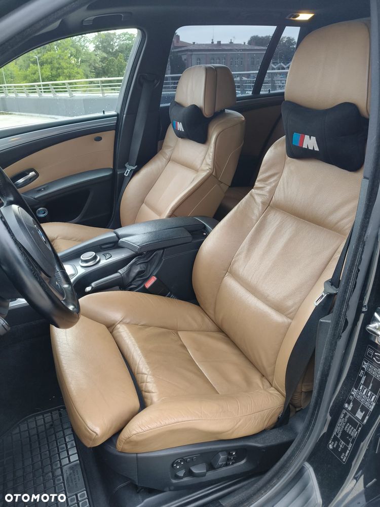 BMW Seria 5 525d - 25