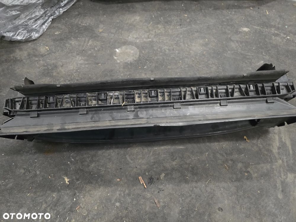 Kierownica  powietrza  zaluzja  skoda  octavia  IV - 3