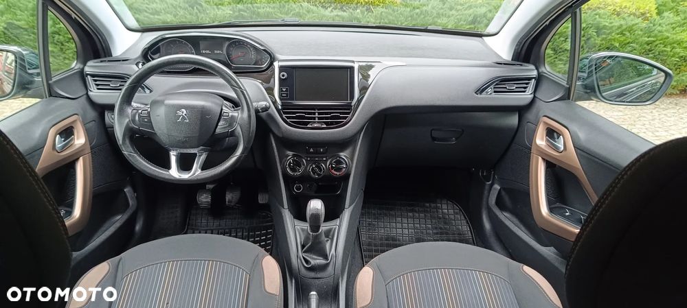 Peugeot 208 - 12