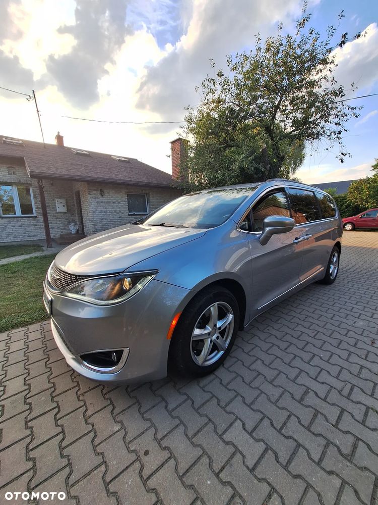 Chrysler Pacifica - 4