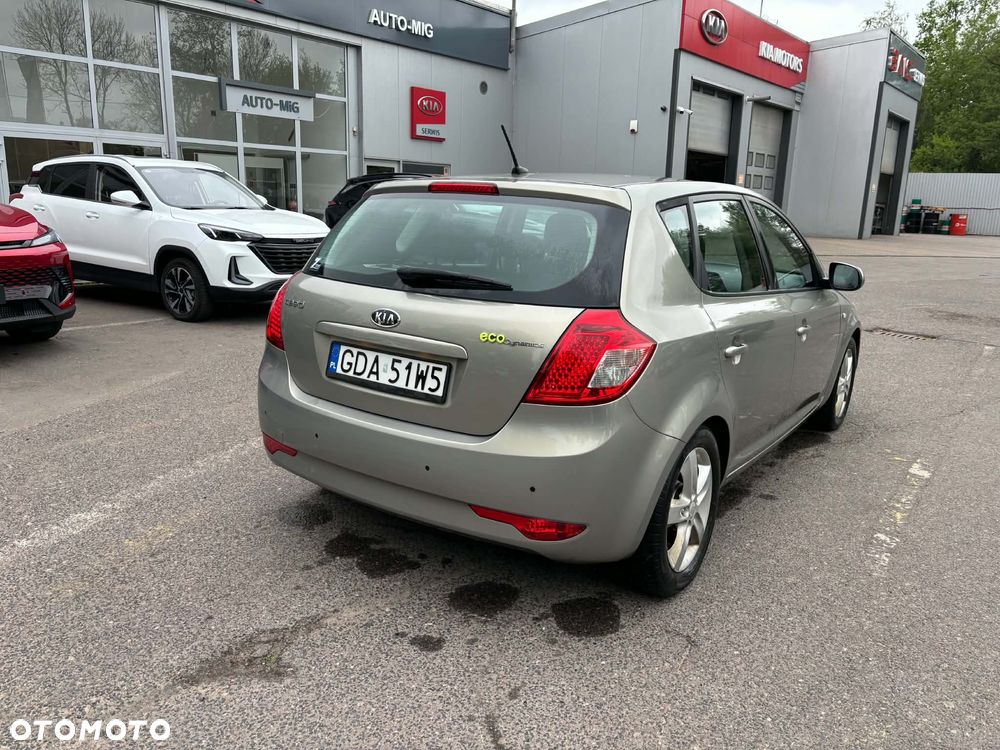 Kia Ceed - 4