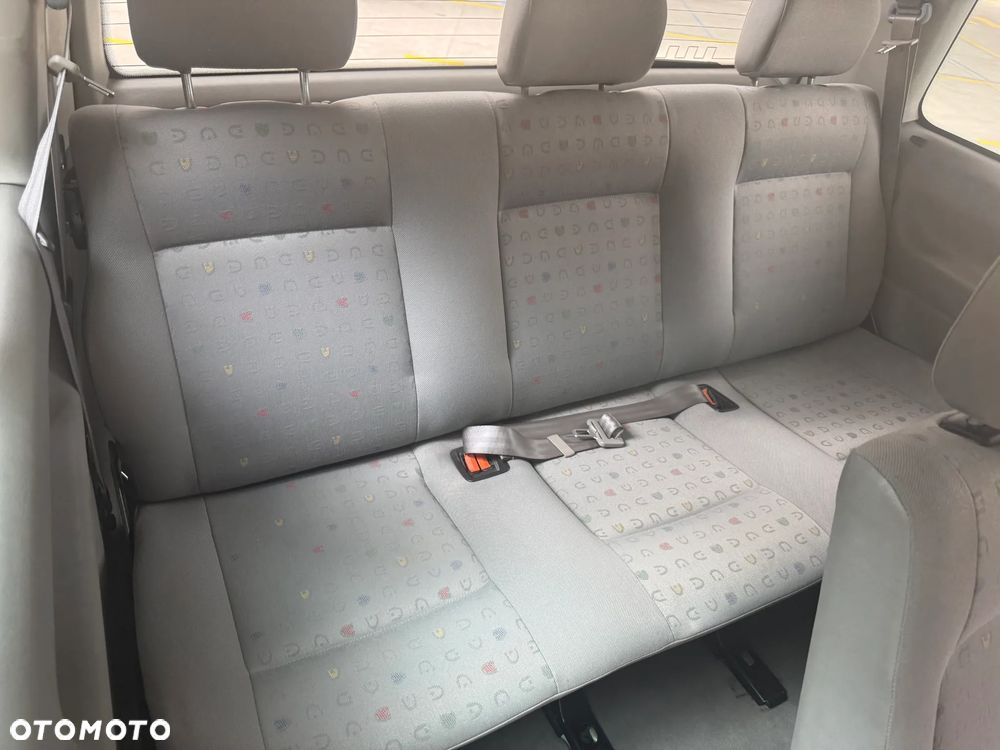 Volkswagen Caravelle - 16