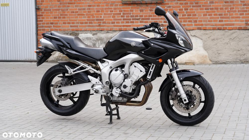 Yamaha FZS - 4