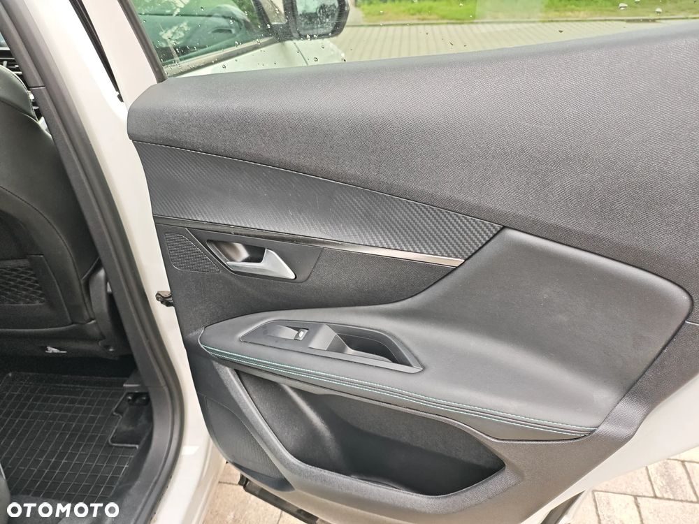 Peugeot 3008 PureTech 130 Stop & Start GPF Allure - 29