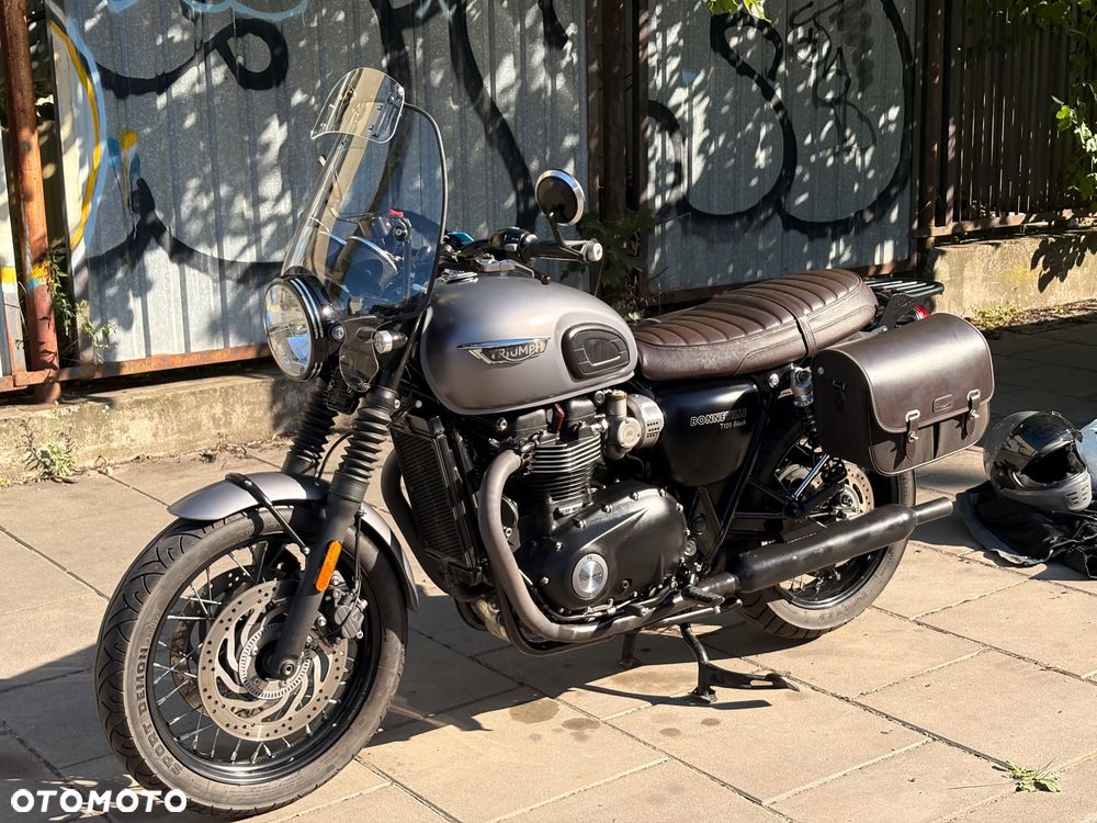 Triumph Bonneville - 2