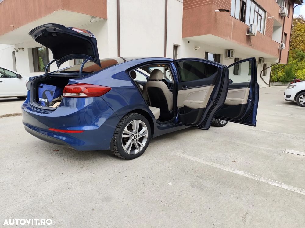 Hyundai Elantra - 10