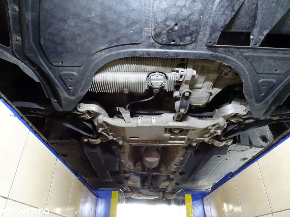 Skoda Octavia 1.6 Ambition - 17