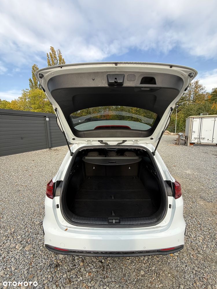 Kia Ceed 1.6 CRDi (48V Mild-Hybrid) Platinum - 16