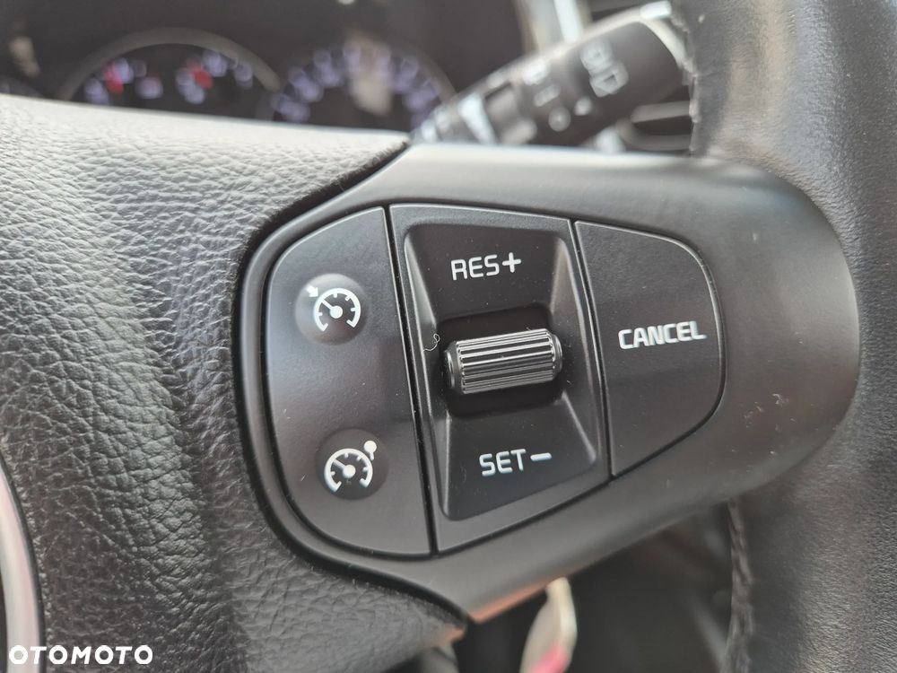 Kia Carens 1.7 CRDi 141 UEFA EURO 2016 - 17