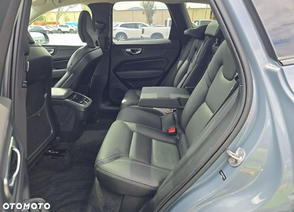 Volvo XC 60 B6 B AWD Ultimate Dark - 11