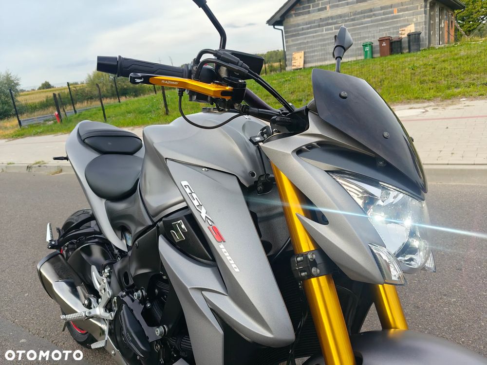 Suzuki GSX - 12