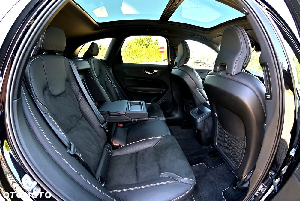 Volvo XC 60 T5 R-Design - 24