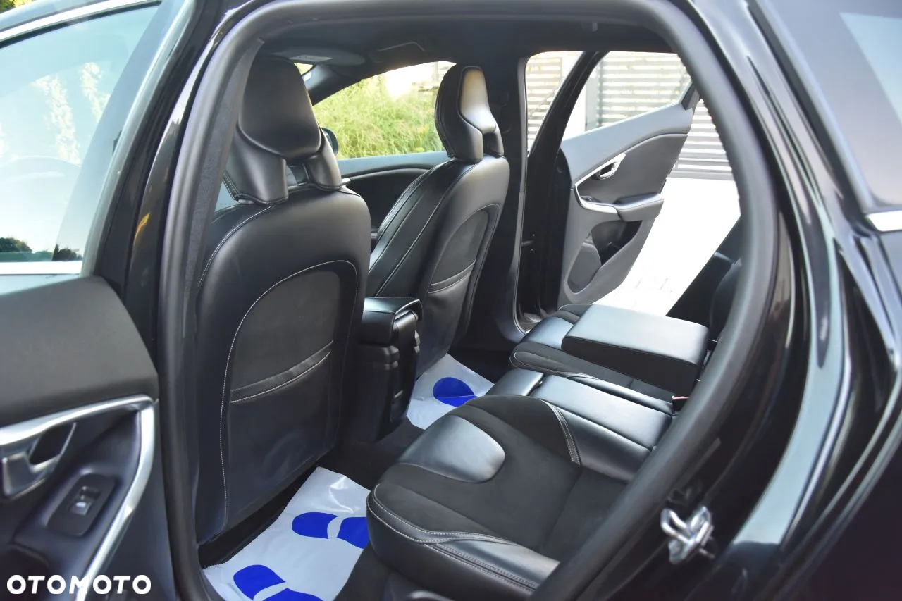 Volvo V40 D2 Drive-E R-Design Momentum - 16
