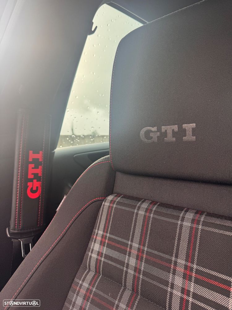 VW Golf 2.0 GTI DSG - 13