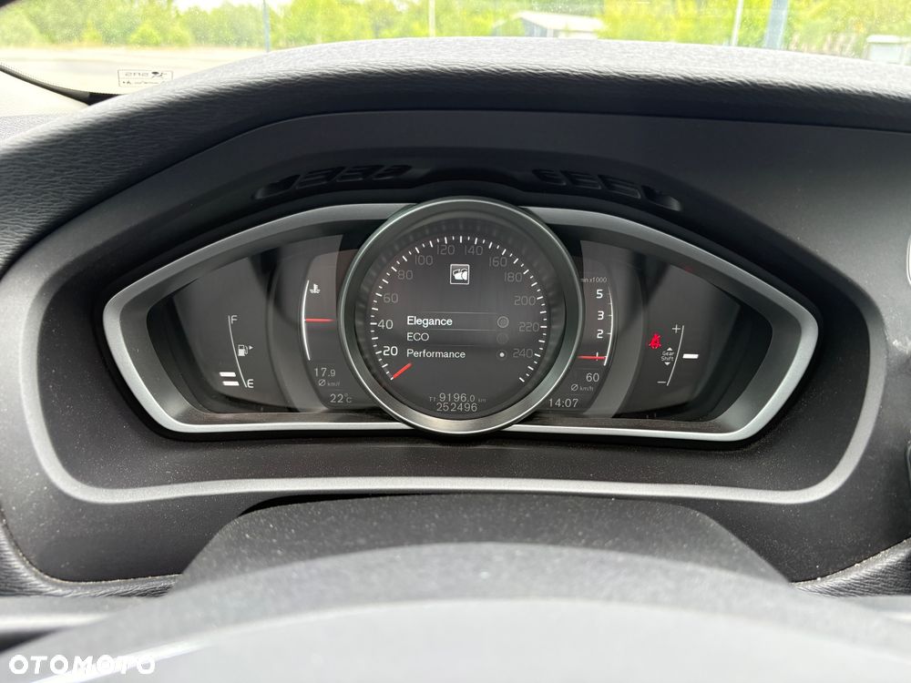 Volvo V40 D2 Momentum - 19