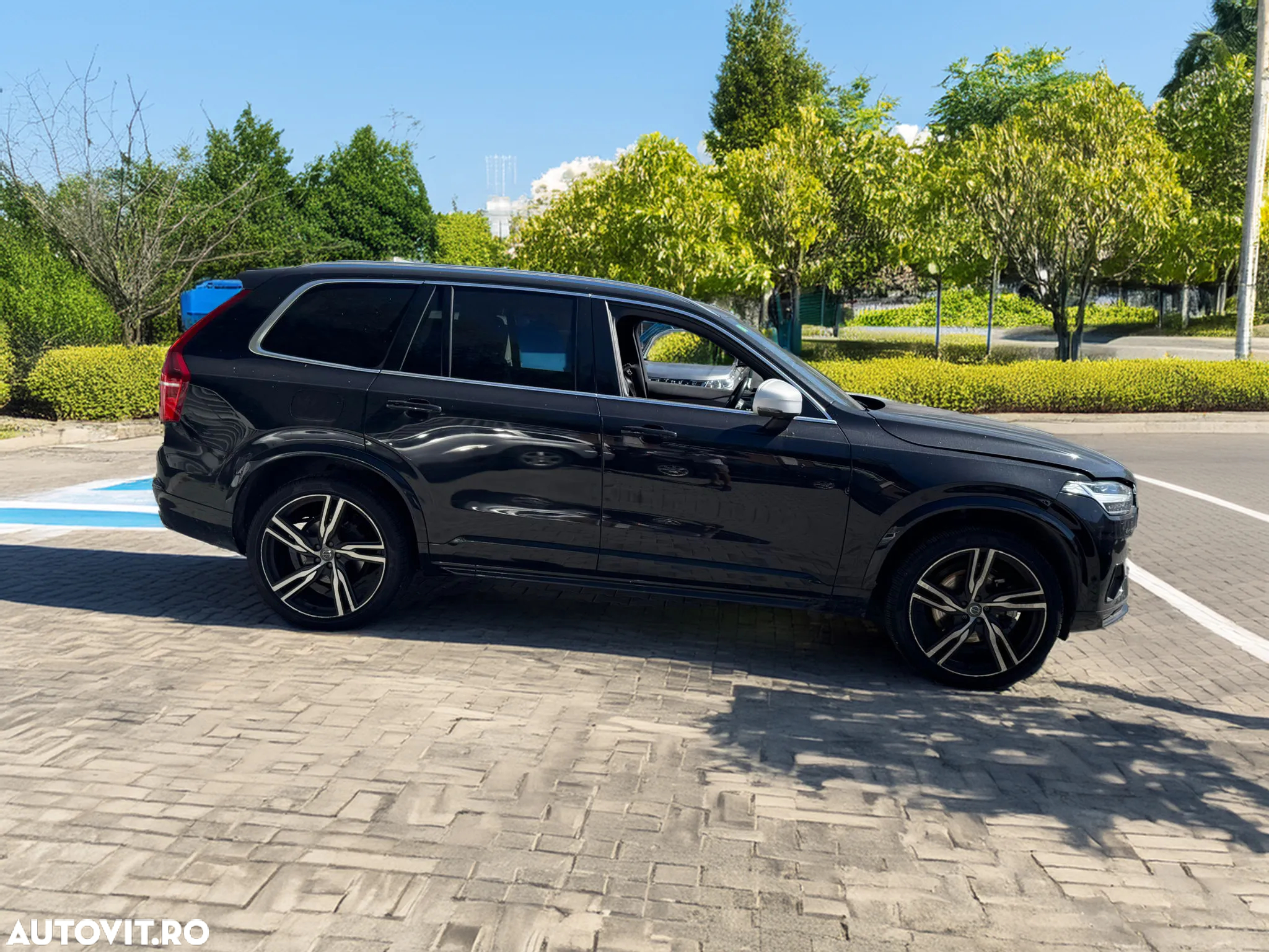 Volvo XC 90 D5 AWD R-Design - 3