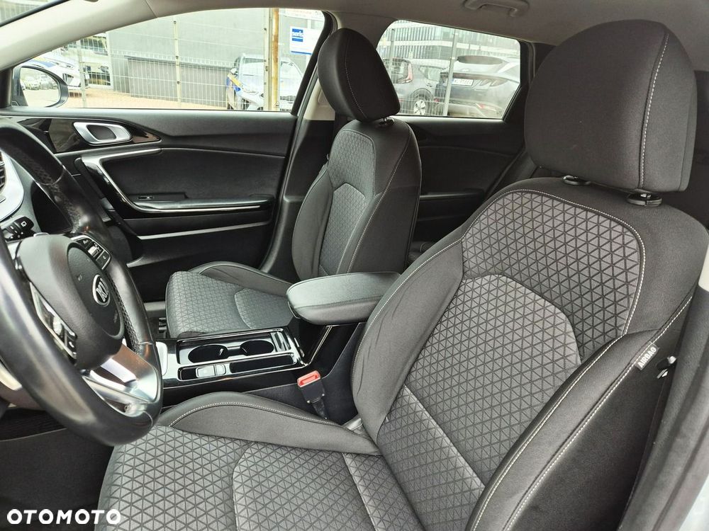 Kia Ceed 1.6 GDI PHEV L Business Line DCT - 11