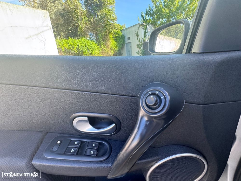 Renault Clio 1.4 16V Dynamique Luxe - 9