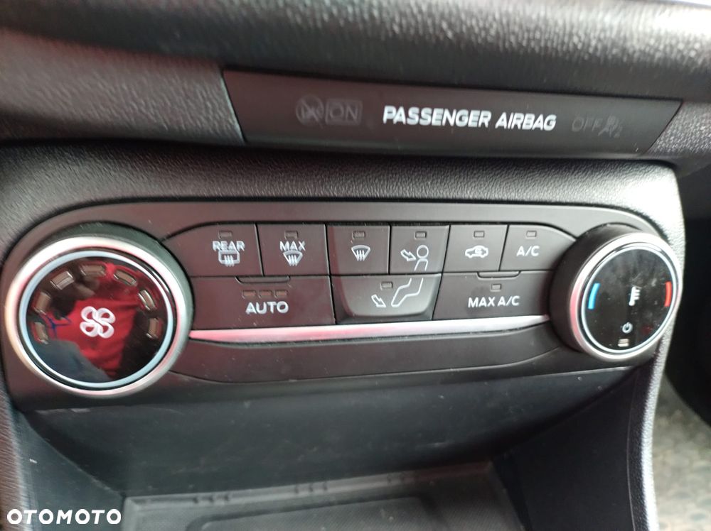 Ford Fiesta 1.0 EcoBoost Hybrid S&S TITANIUM - 19