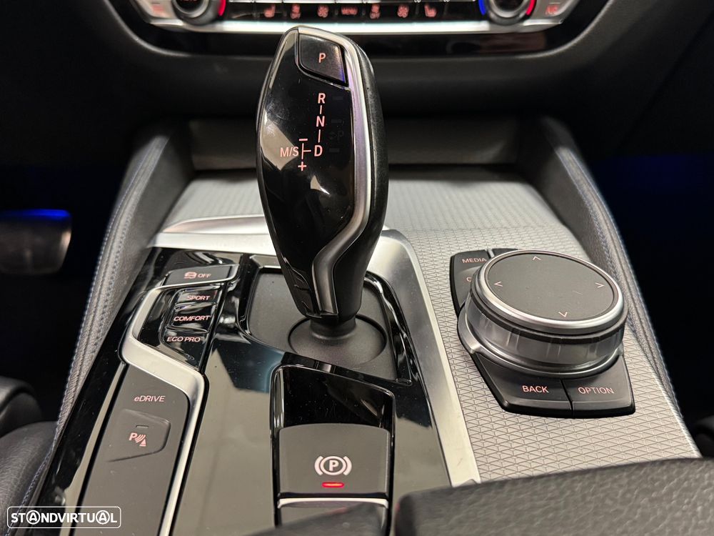 BMW 530 e Pack Desportivo M - 35