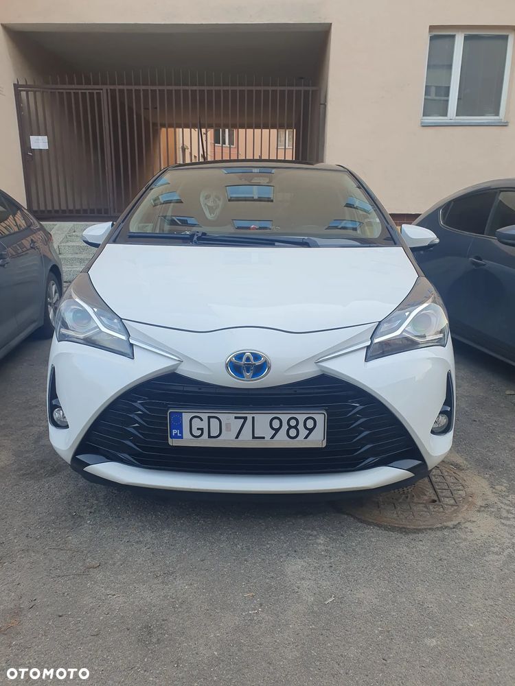Toyota Yaris Hybrid 100 Premium - 17