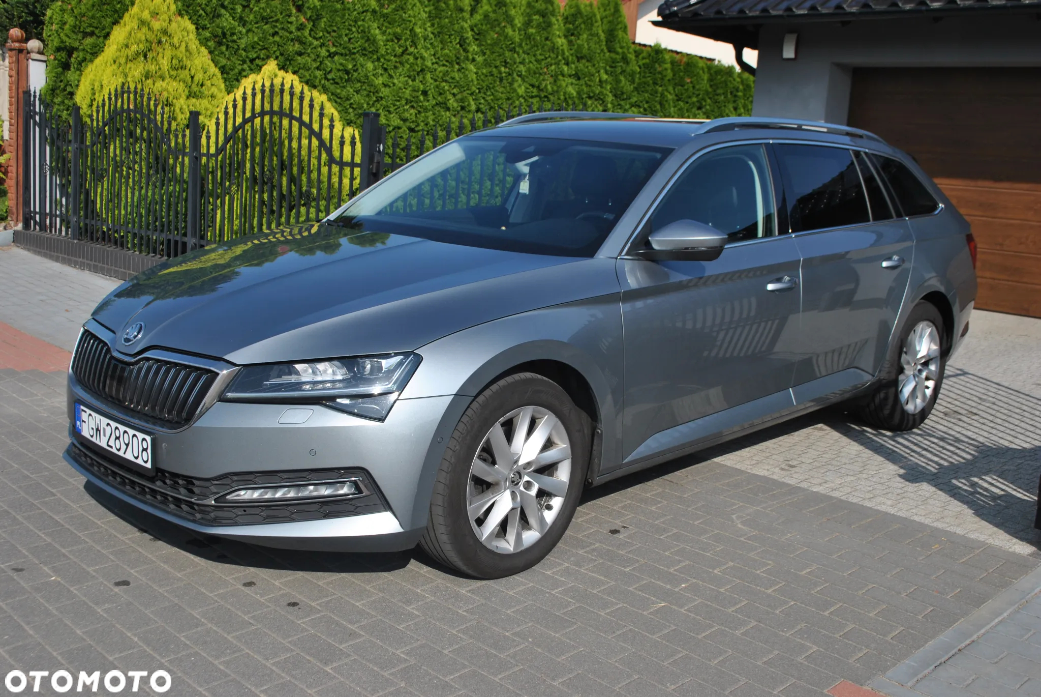 Skoda Superb 2.0 TDI DSG Premium Edition - 8