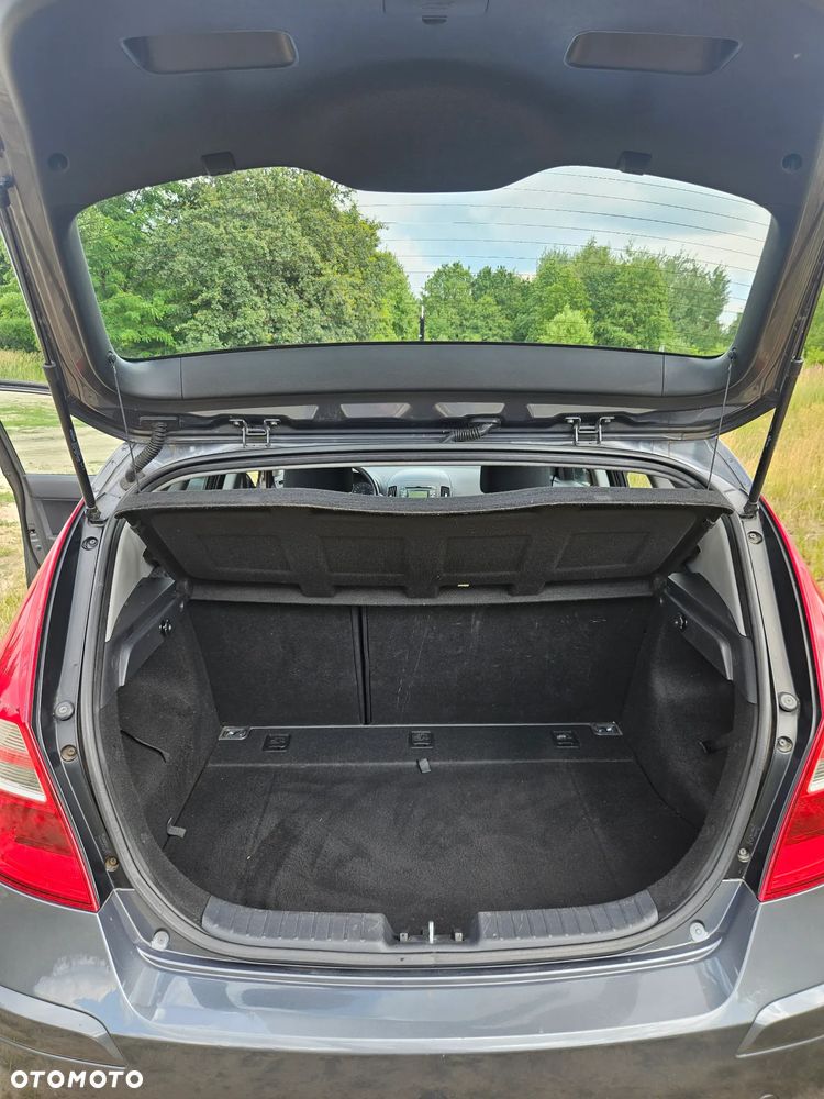 Hyundai i30 1.4 Base + World Cup - 6