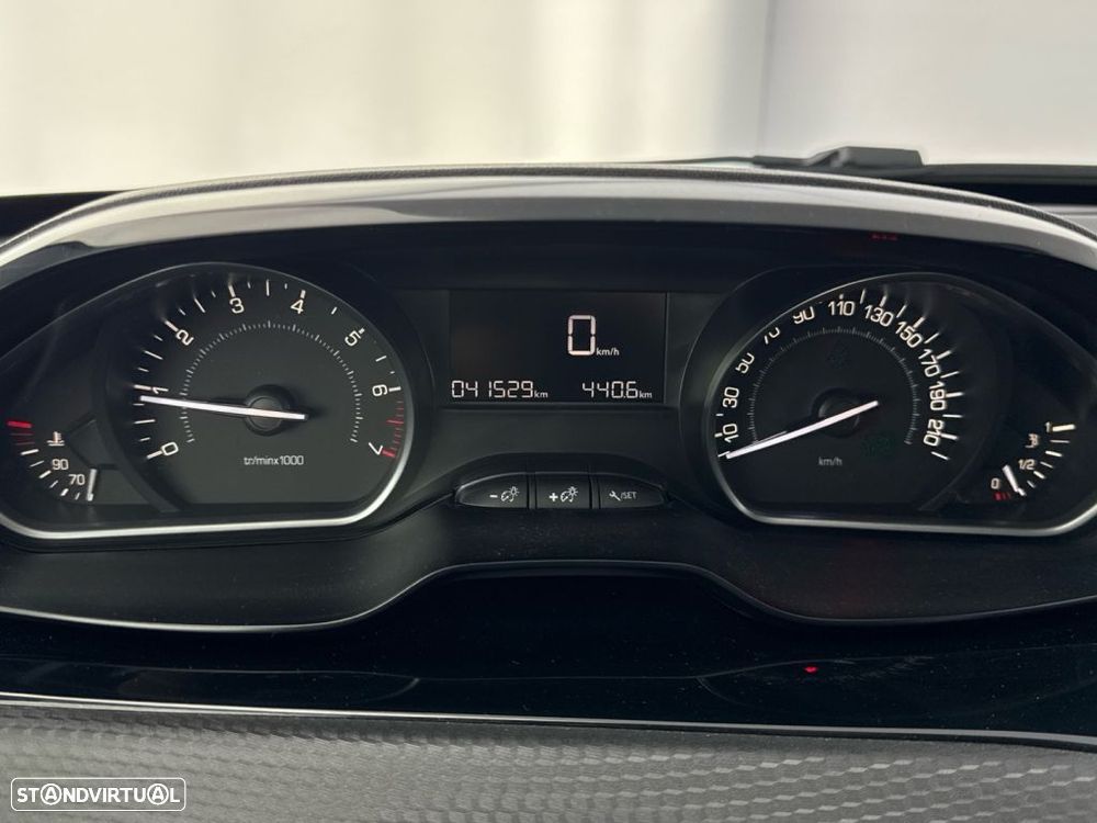 Peugeot 2008 1.2 PureTech Signature - 9