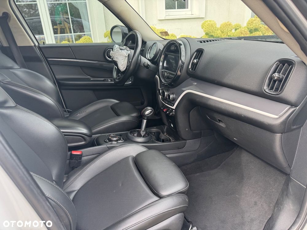 MINI Countryman S ALL4 Classic Trim - 11