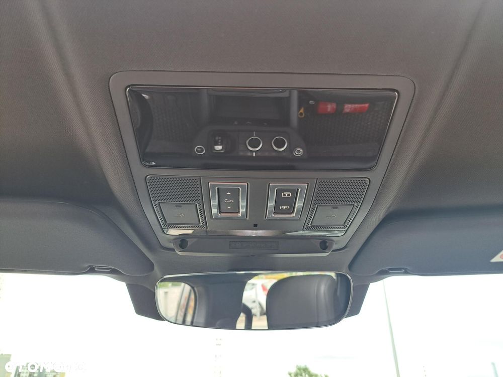 Land Rover Defender 2.0 P300 X-Dynamic HSE - 18