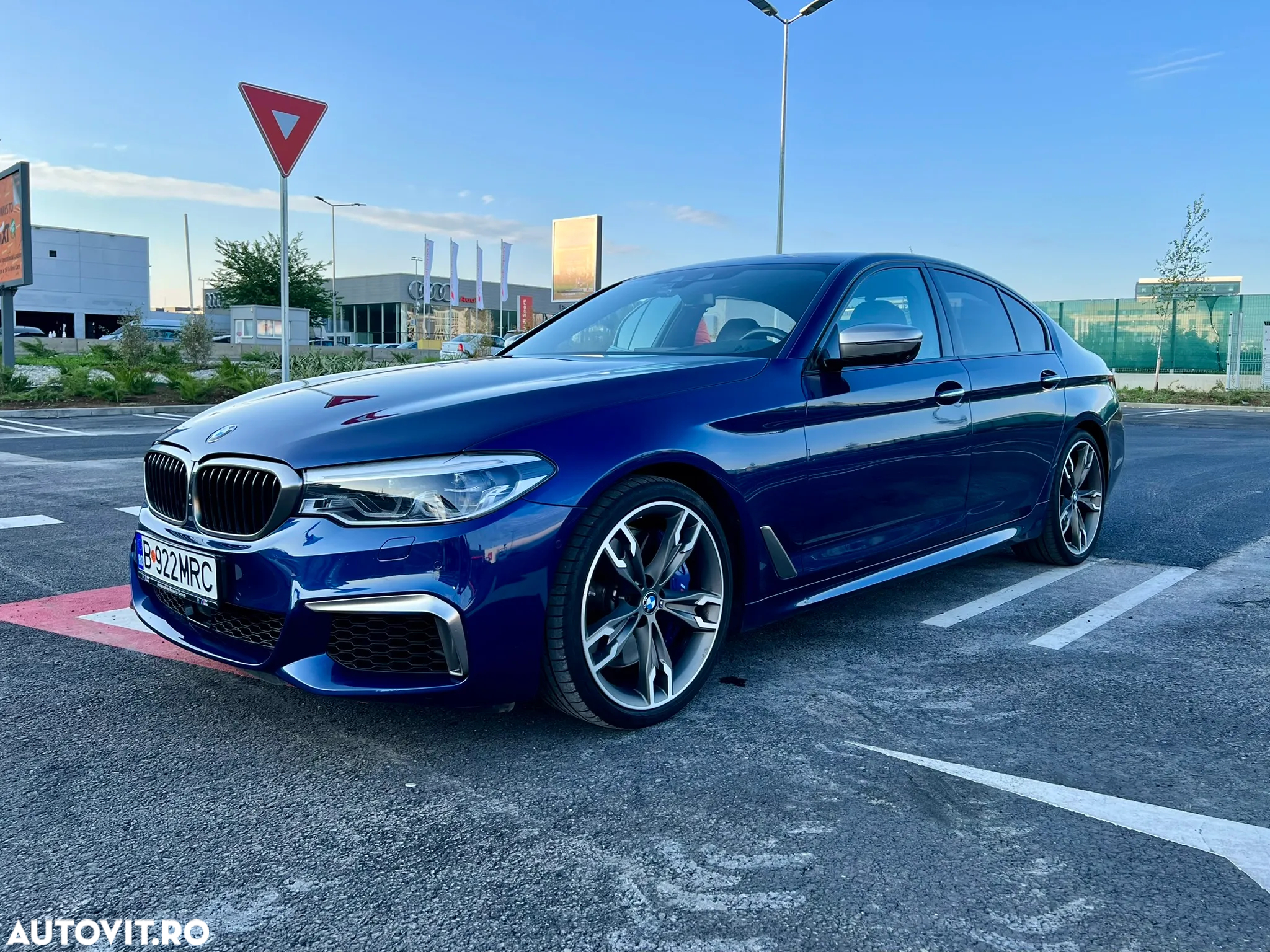 BMW M5 M550i xDrive AT - 3