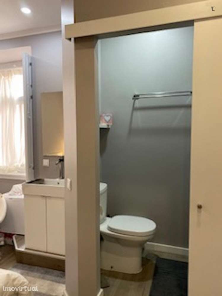 Quarto - localizado em São Sebastião Lisbon - Grande imagem: 4/16