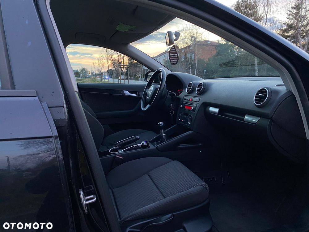 Audi A3 Sportback 1.6 FSI Attraction - 9