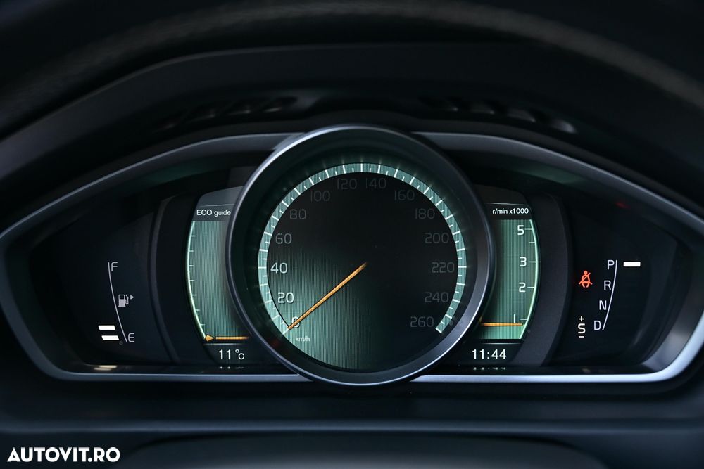 Volvo V40 D3 Geartronic RDesign - 17