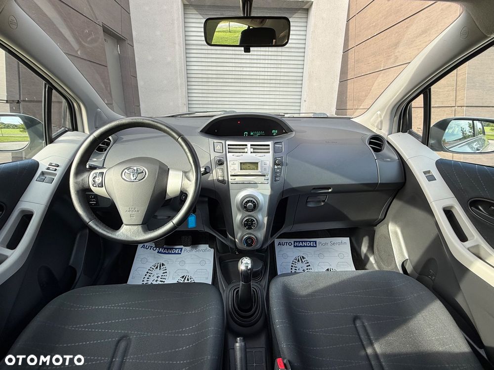 Toyota Yaris 1.0 Luna A/C - 27