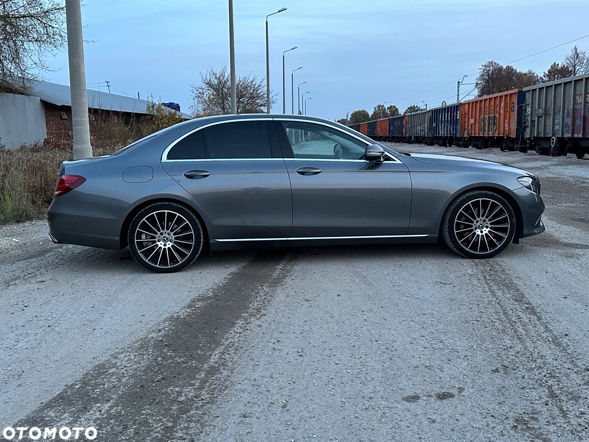 Mercedes-Benz Klasa E 220 d 4Matic T 9G-TRONIC Avantgarde - 19