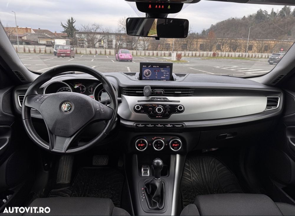 Alfa Romeo Giulietta 2012 photo 4