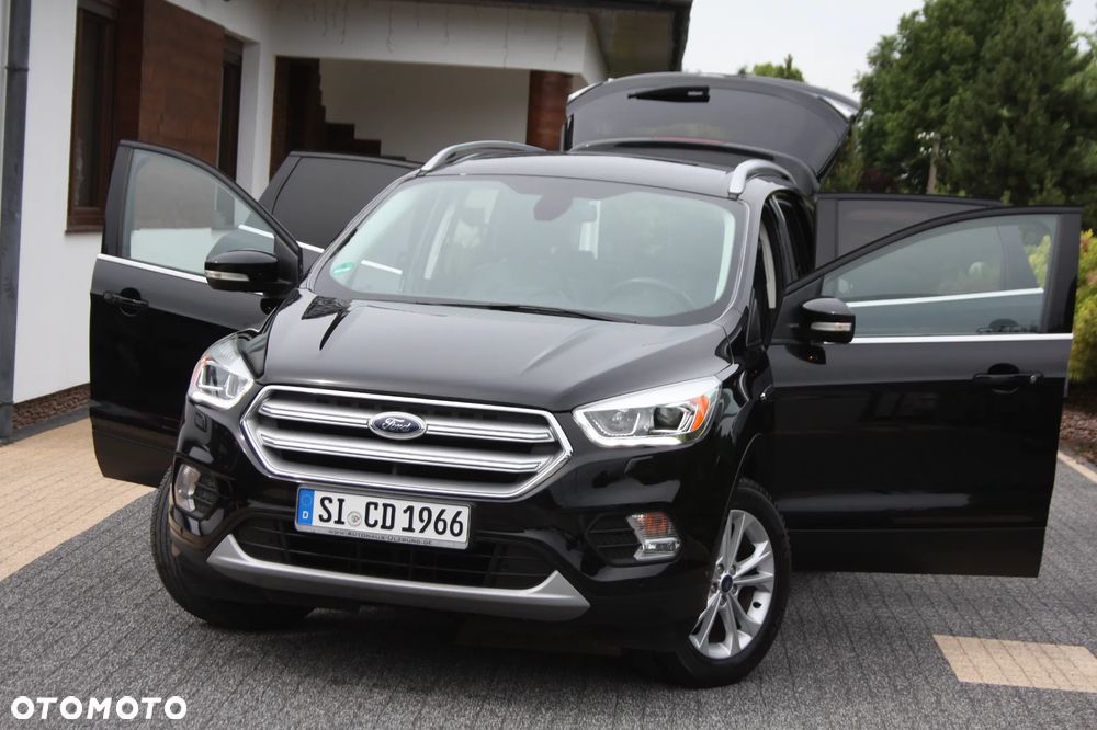 Ford Kuga 1.5 EcoBoost 2x4 Titanium - 1