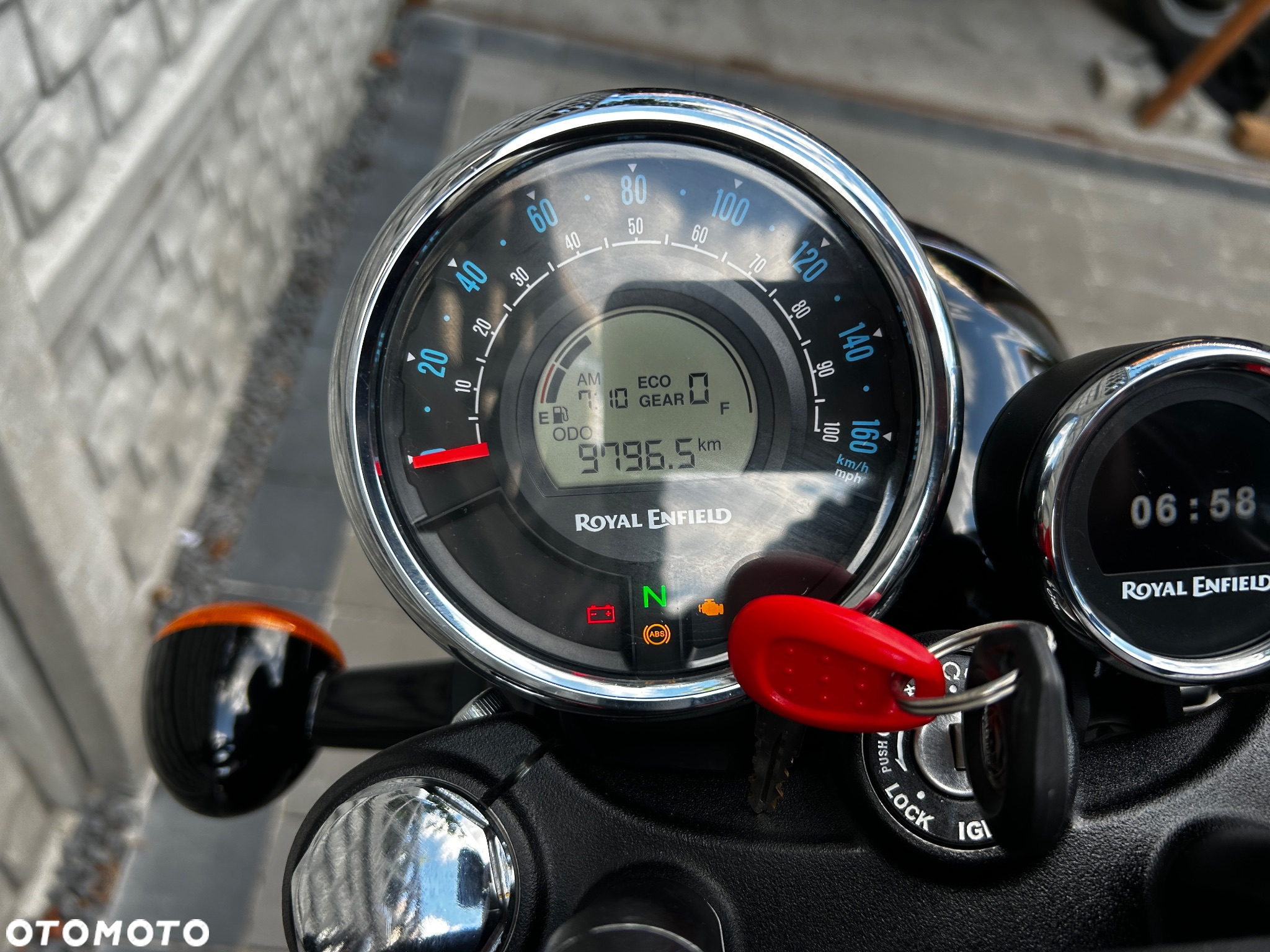 Royal Enfield Meteor - 12