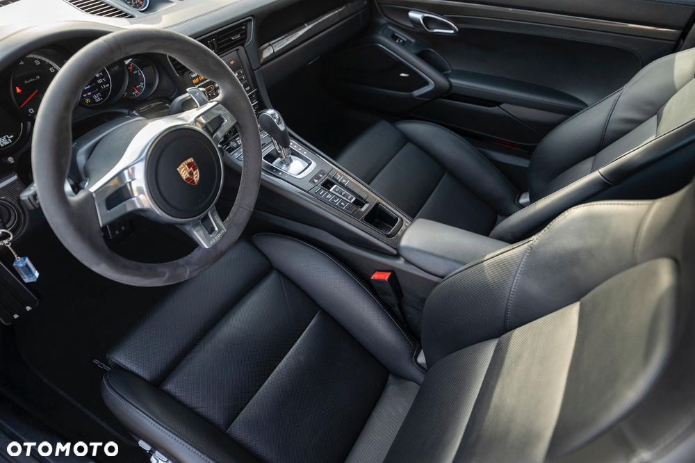 Porsche 911 Turbo S - 2