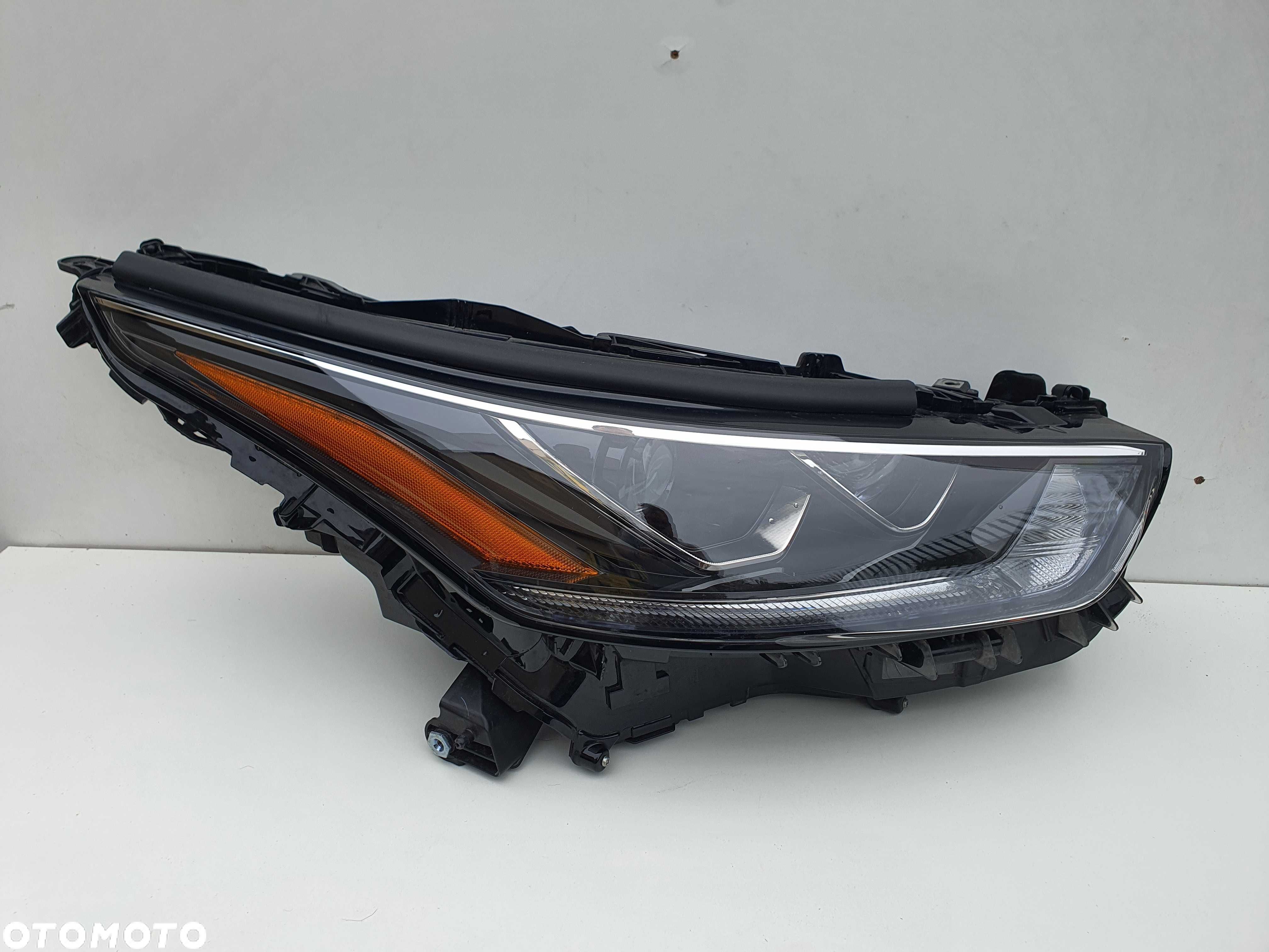 TOYOTA HIGHLANDER lampa prawa przednia EU 20-23 - 1