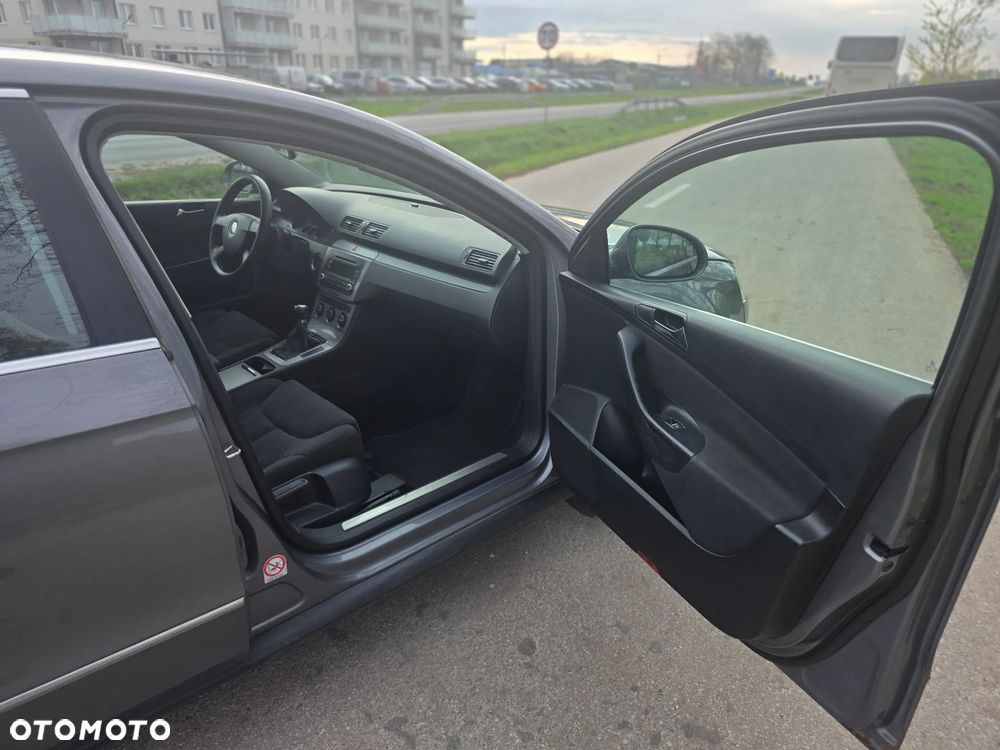 Volkswagen Passat 1.9 TDI Comfortline - 19