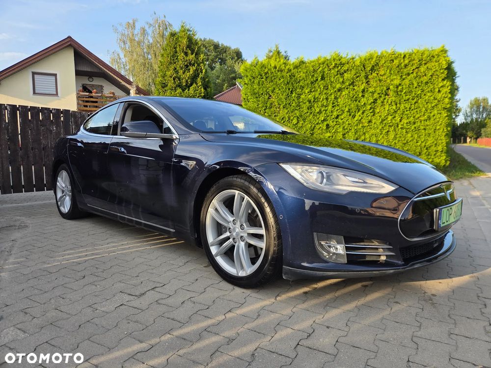 Tesla Model S 85 D - 20