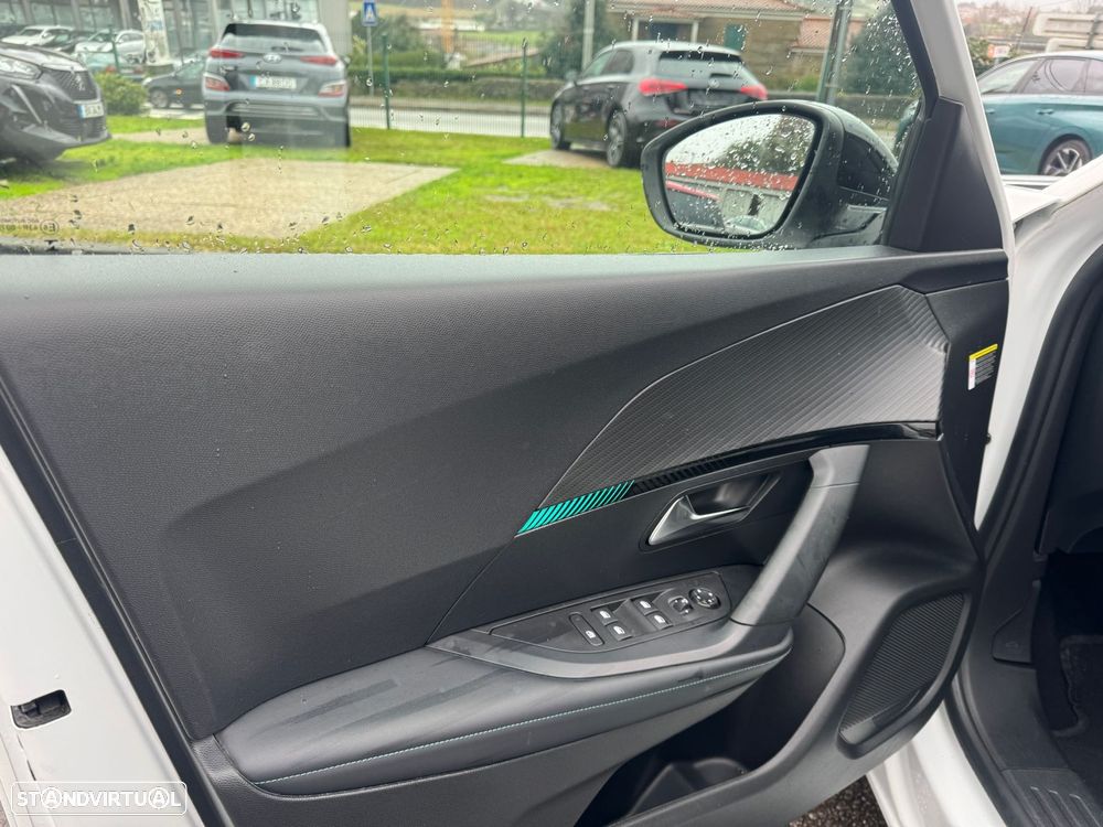 Peugeot 2008 1.2 PureTech Allure Pack - 12