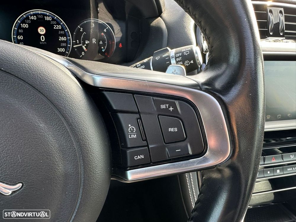 Jaguar F-Pace 2.0 i4D R-Sport AWD Aut. - 22