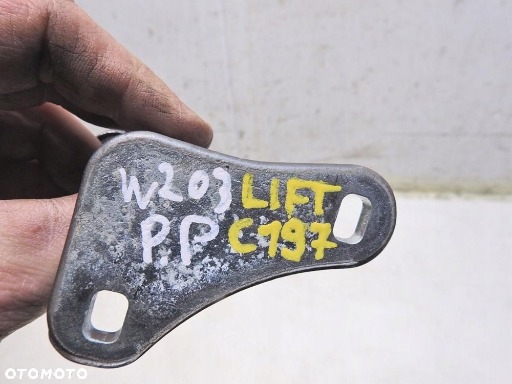 ZAWIAS ZAWIASY DRZWI PRAWY PRZÓD C197 MERCEDES W203 LIFT - 2