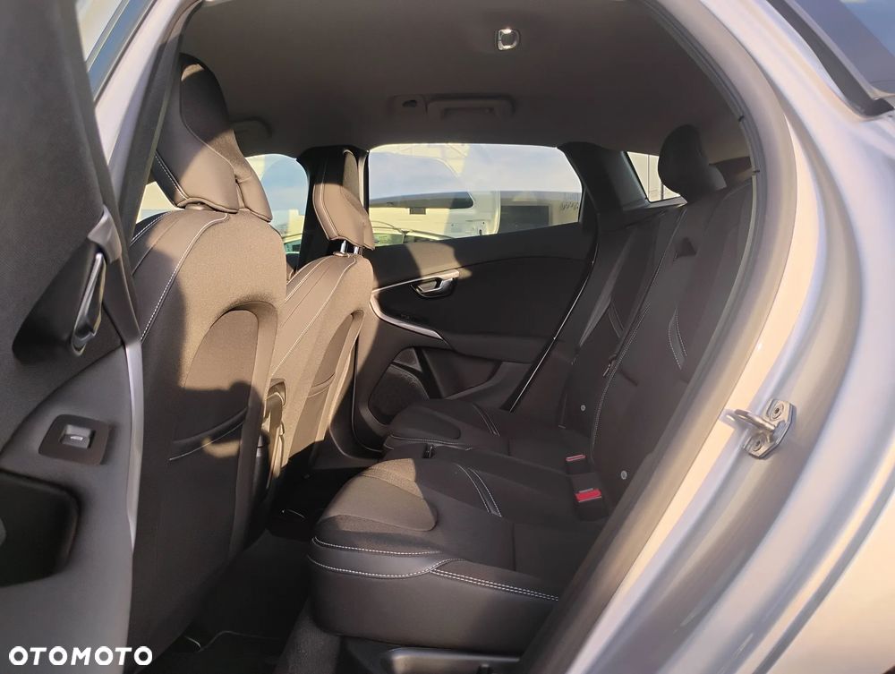 Volvo V40 D2 Drive-E Momentum - 16